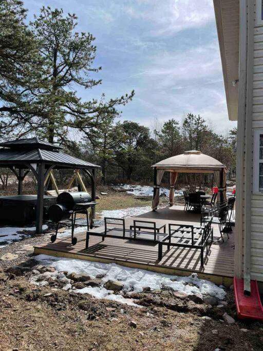 Quiet Private House W Hot Tub/fire Pit/games