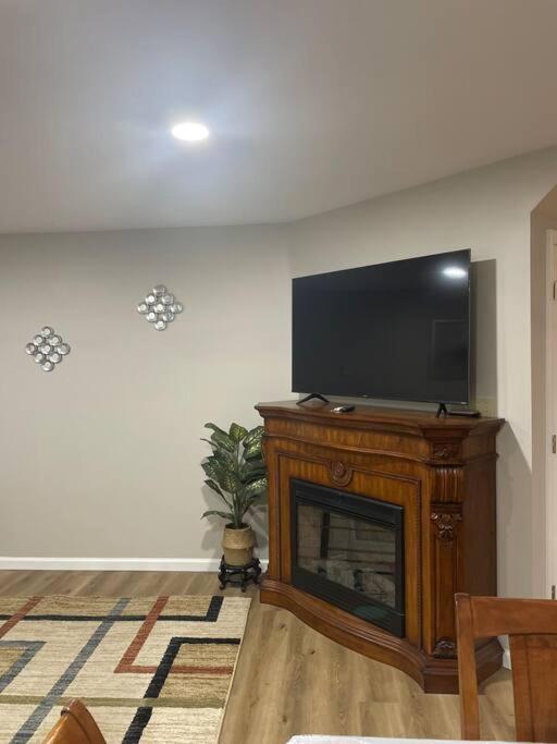 Quiet Private House W Hot Tub/fire Pit/games