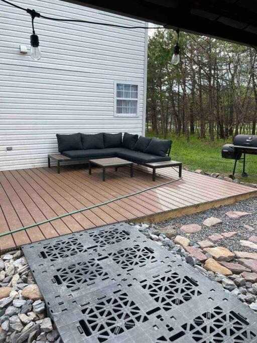 Quiet Private House W Hot Tub/fire Pit/games