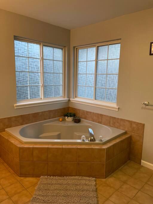 Quiet Private House W Hot Tub/fire Pit/games Сasa de vacaciones