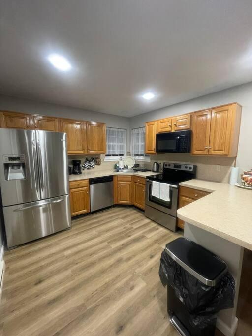 Quiet Private House W Hot Tub/fire Pit/games *