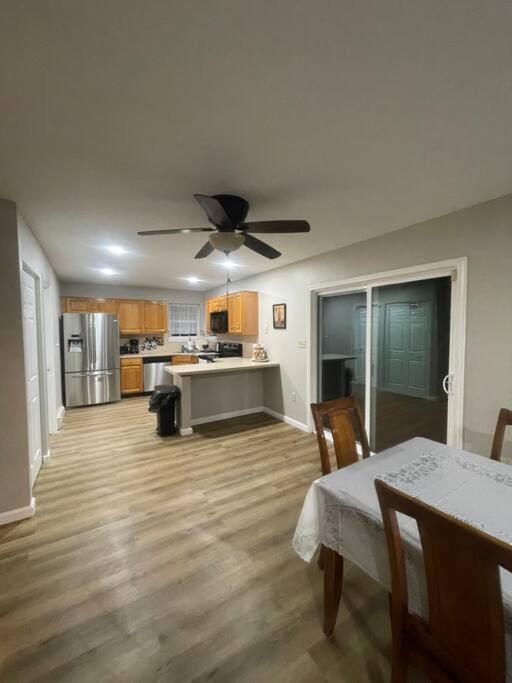 Quiet Private House W Hot Tub/fire Pit/games *