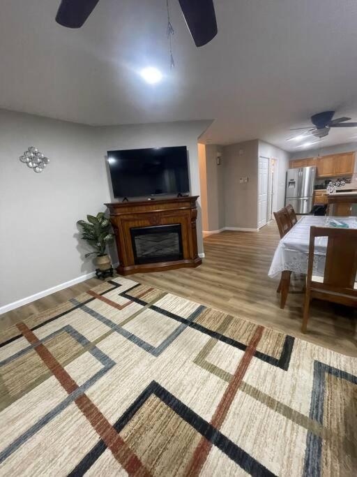 Сasa de vacaciones Quiet Private House W Hot Tub/fire Pit/games