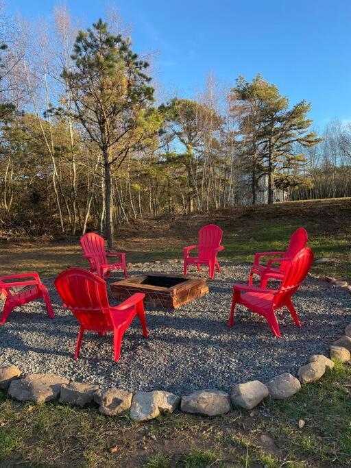 Quiet Private House W Hot Tub/fire Pit/games