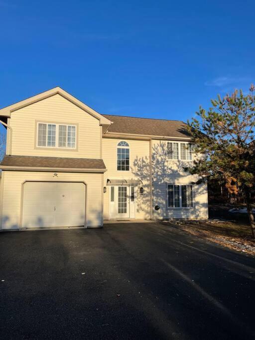 Quiet Private House W Hot Tub/fire Pit/games *