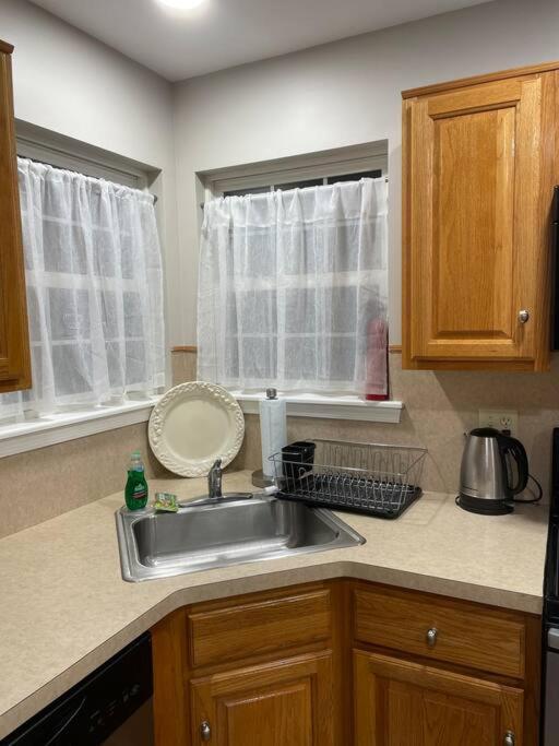 Quiet Private House W Hot Tub/fire Pit/games Blakeslee