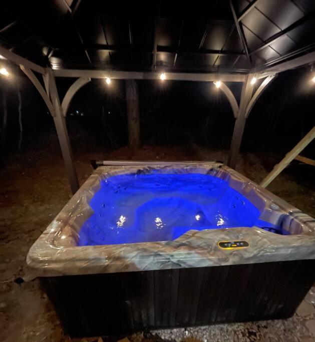 Quiet Private House W Hot Tub/fire Pit/games * Blakeslee