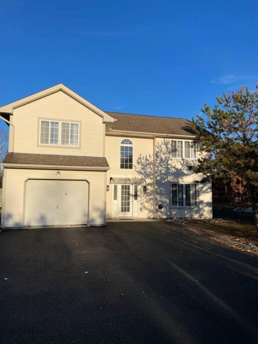 Quiet Private House W Hot Tub/fire Pit/games Blakeslee