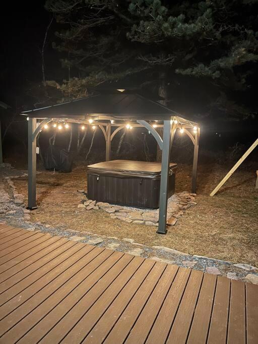 Quiet Private House W Hot Tub/fire Pit/games *