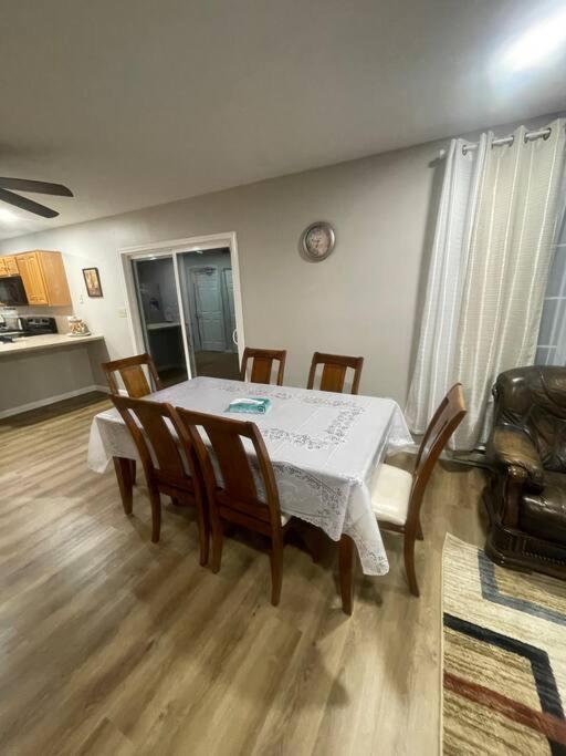 Quiet Private House W Hot Tub/fire Pit/games Сasa de vacaciones *